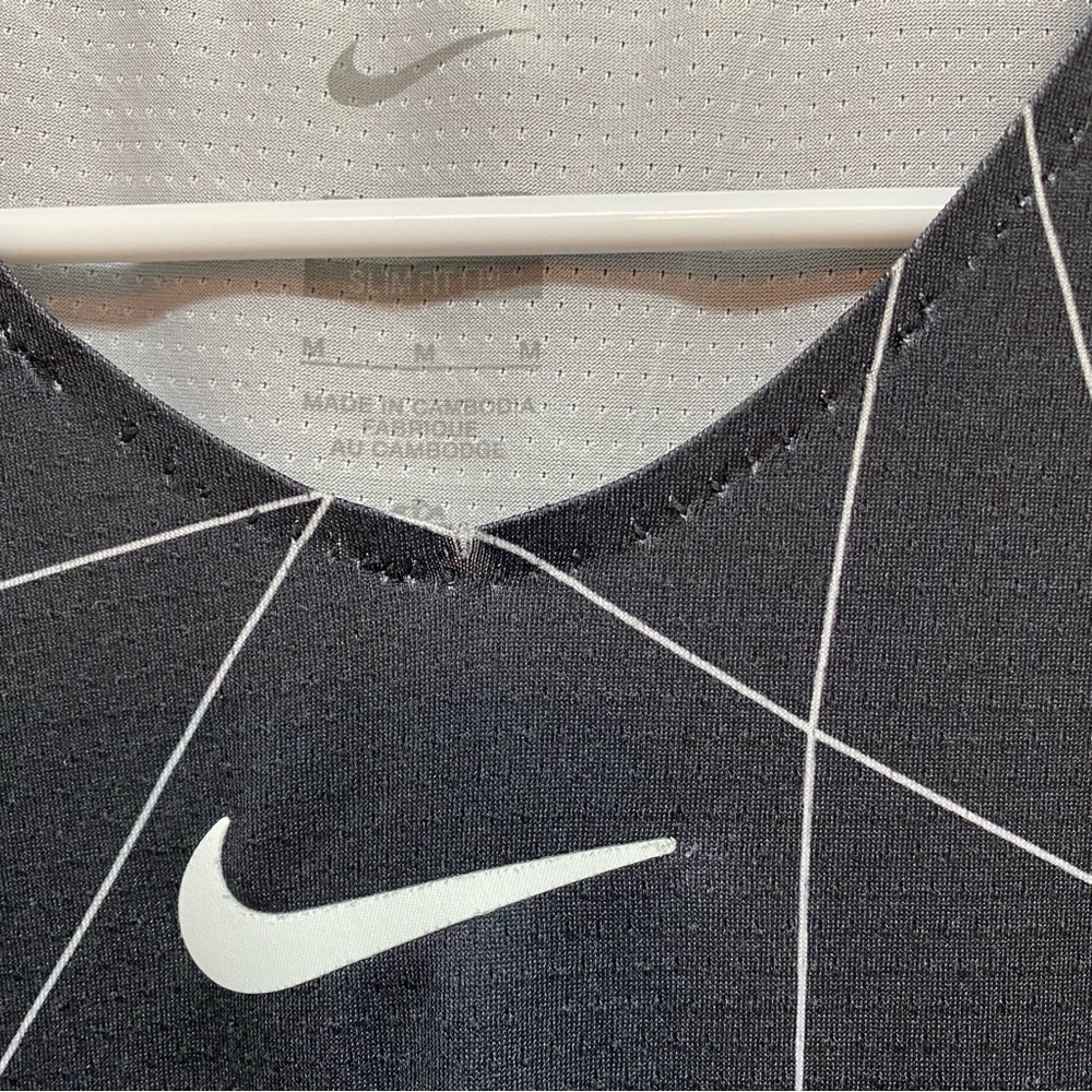 Nike DRI-FIT Slim Fit Short Sleeve Long Geometric Black Top, Size M - Picture 3 of 7